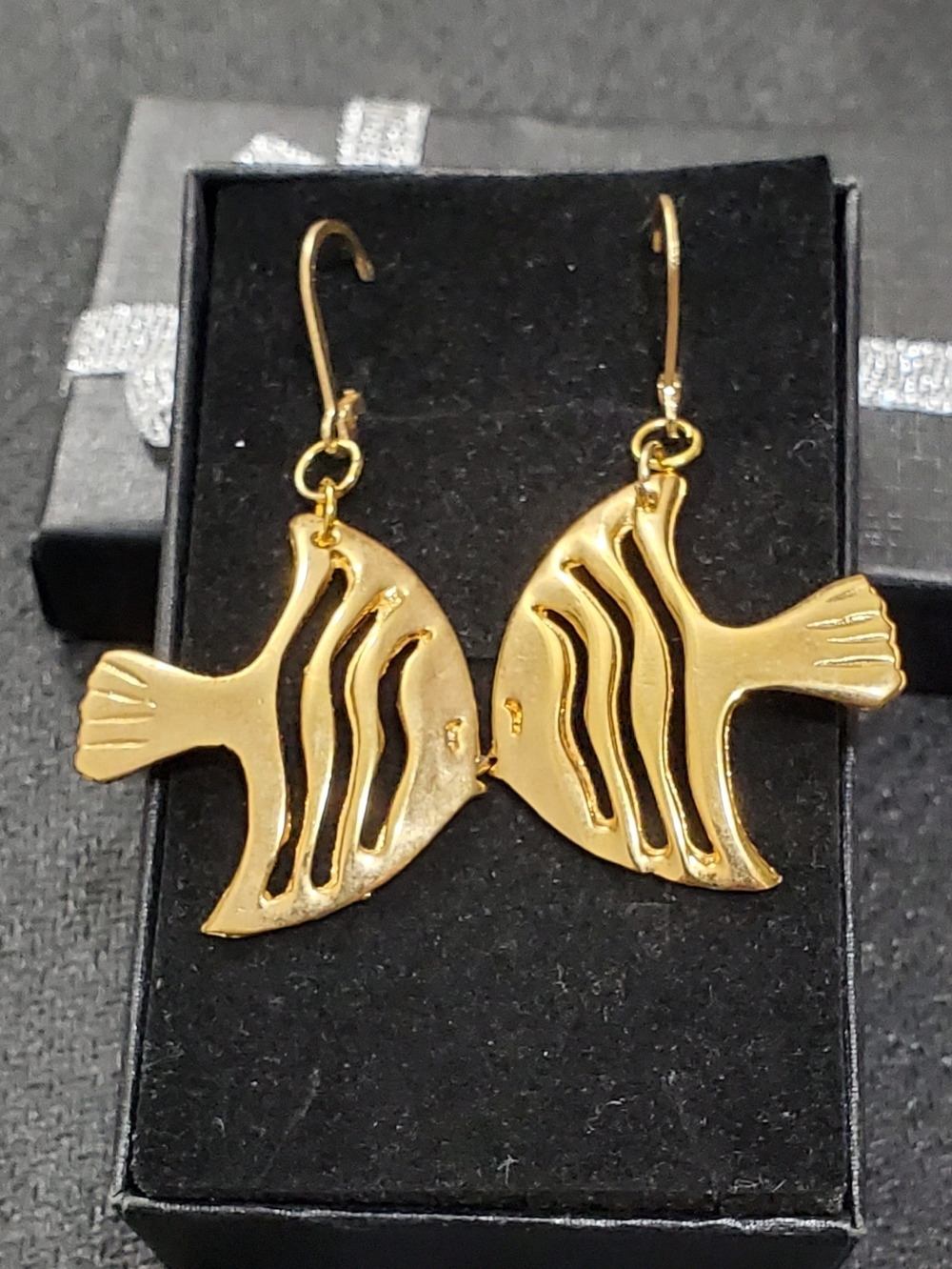 Vtg. Angel Fish Dangle Earrings - Picture 2 of 5